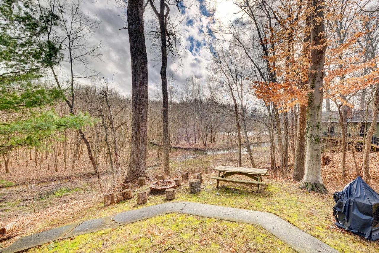 Louisville Area Home Deck, Fire Pit, Creek! Prospect Exterior photo